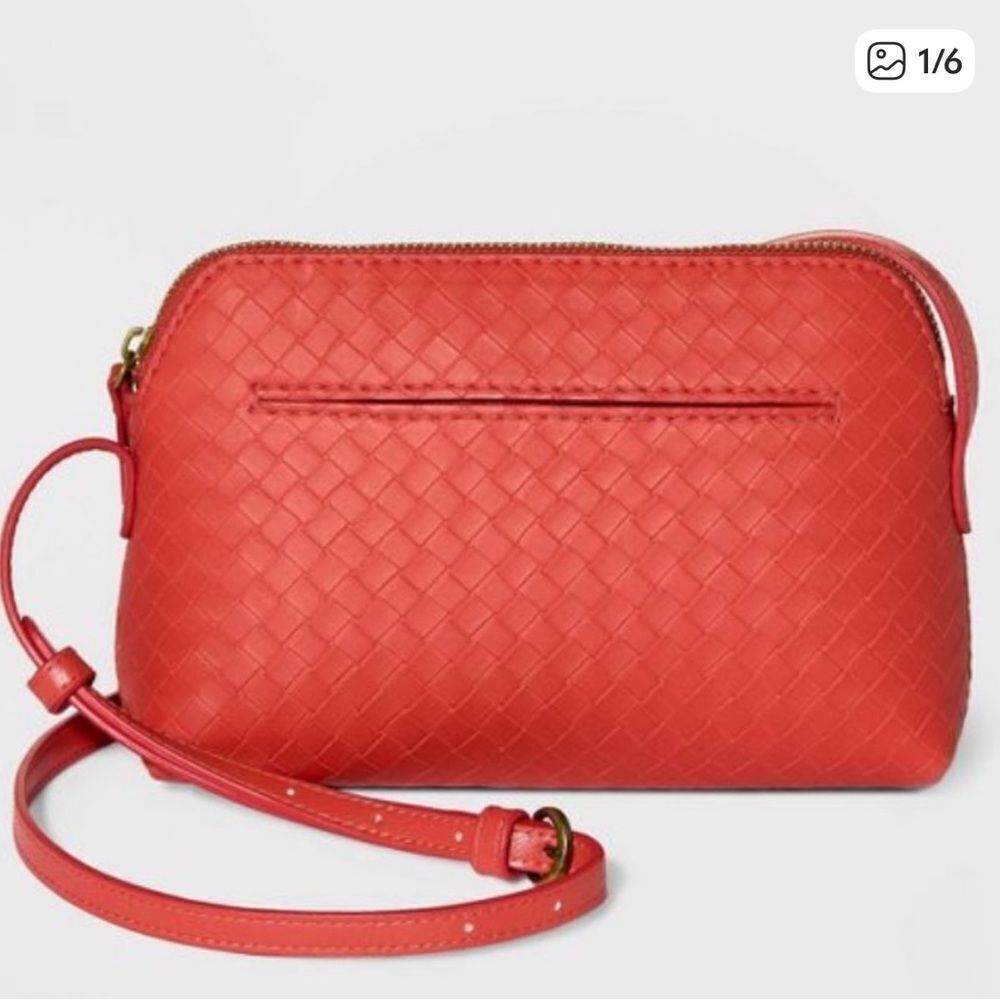 Beautiful Woven Crossbody Bag NWT
